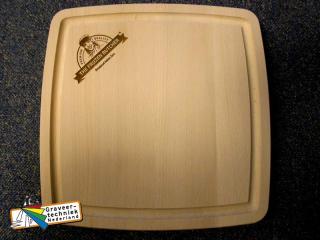 Snijplank met logo erin gebrand